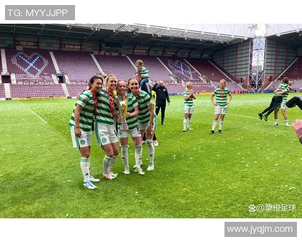 足球巨星全景风采展现全球球迷热情与荣耀时刻 足球巨星全景风采展现全球球迷热情与荣耀时刻