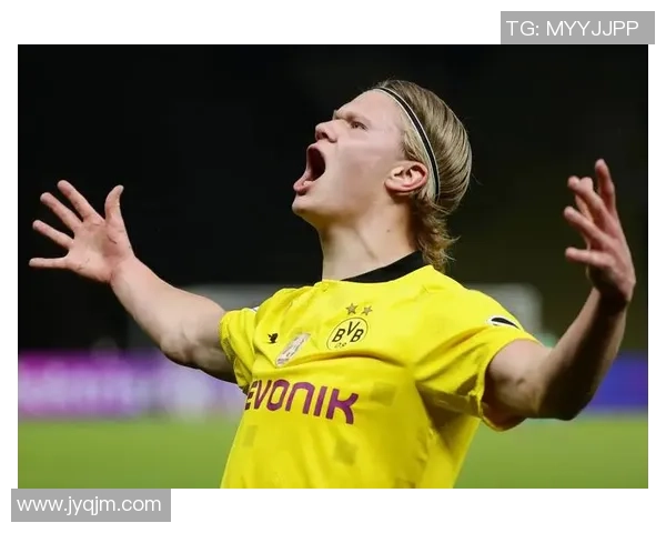 《探秘球星杂志足球:聚焦全球足球巨星的故事与荣耀》 《探秘球星杂志足球:聚焦全球足球巨星的故事与荣耀》